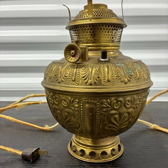 Vintage B&H Oil Lamp Font Banquet Kerosene Center Draft Decor Antique - Picture 1 of 9